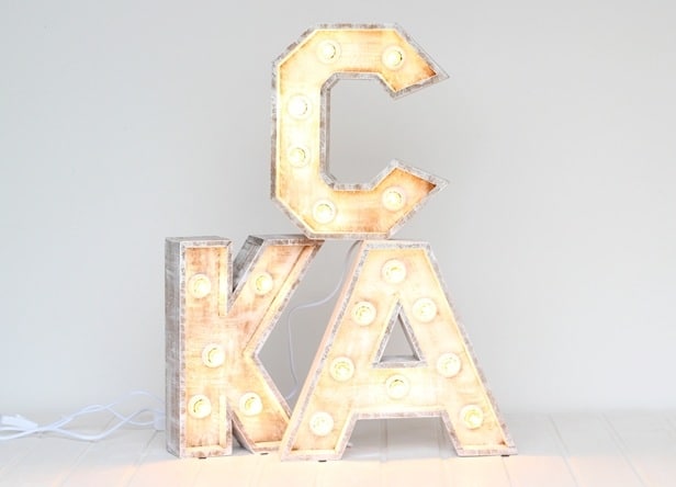 LEMONBE_Decoracion con letreros luminosos_10